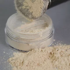 Пудра компактная Sativa Минеральная пудра-основа биомная тон 7.01 Light Sand (5г) — фото 4